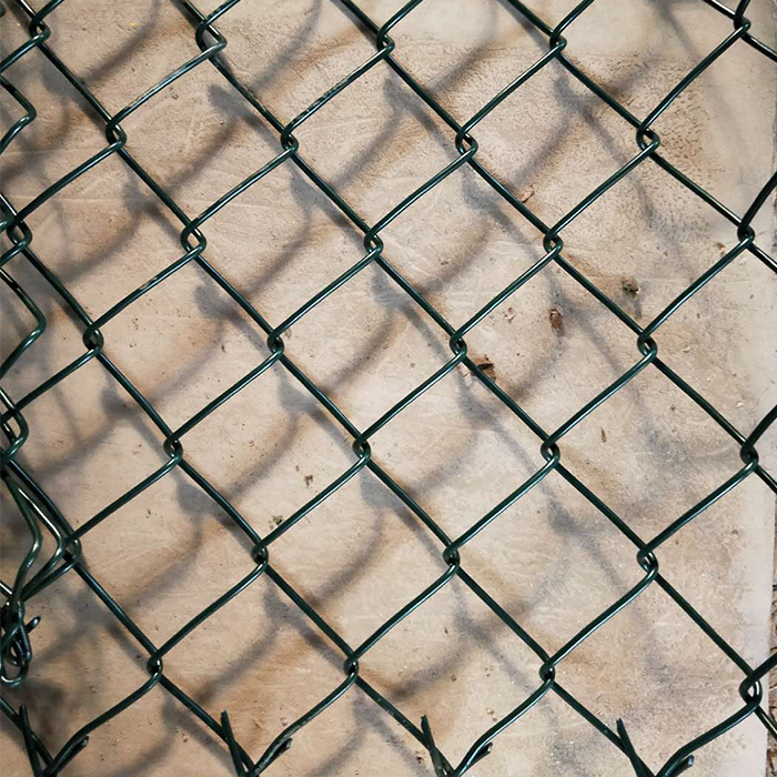 2.0mm wire 2 inch diamond hole galvanized cyclone wire fence